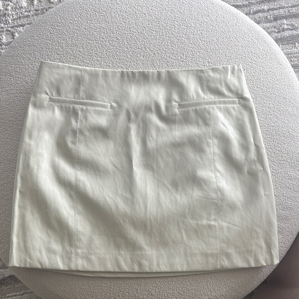 Zara Elegant Leather Cream Skirt